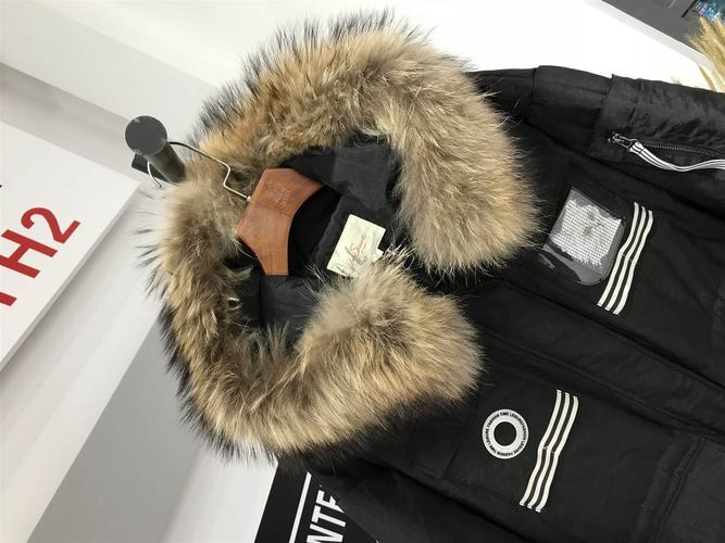 三彩麗雪冬裝 尾貨走份批發(fā)圖片_高清圖-廣州優(yōu)惑服飾有限公司-搜了網(wǎng)